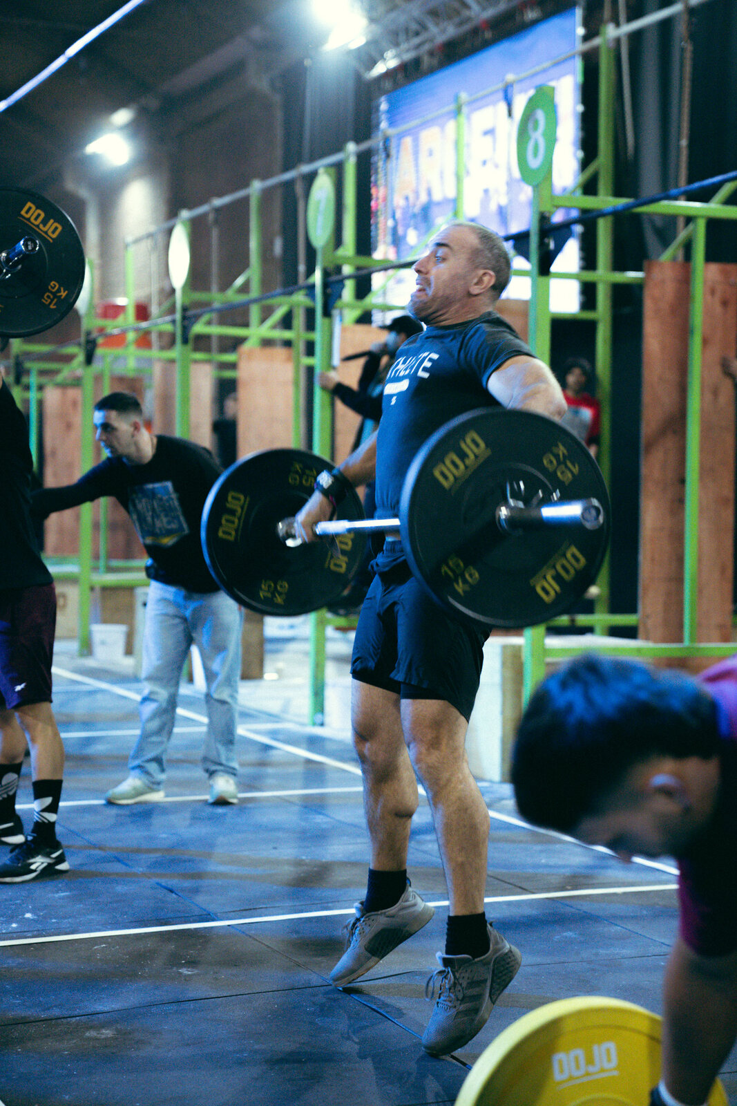 Marcos ejecutando un snatch durante StrongFit 2026